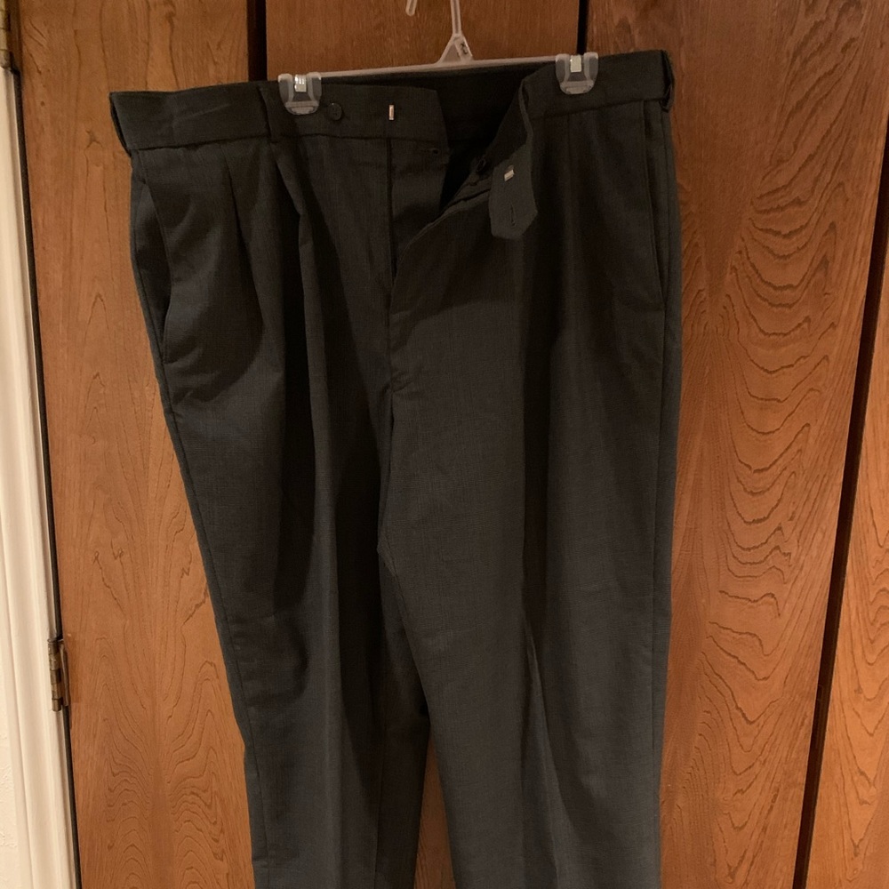 Stafford Essentials Men’s Dress Pant Size 42x32